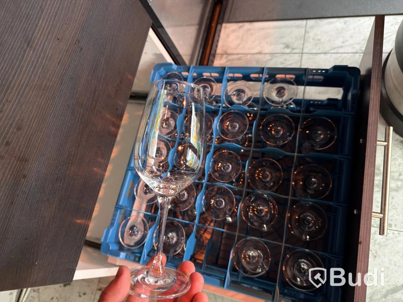 Glas, porslin, bestick, köksutrustning m.m. Stort Parti