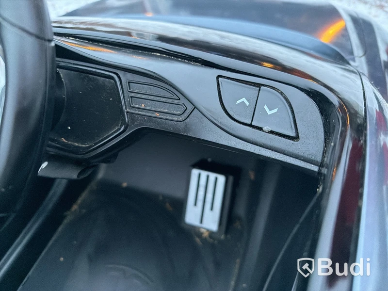 Tesla model S, elbil, barn upp till 8år, laddare