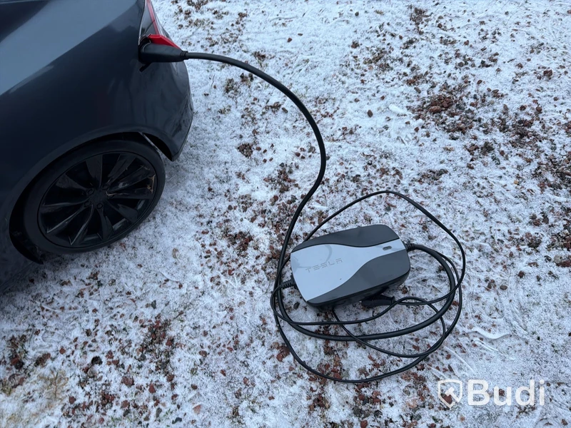Tesla model S, elbil, barn upp till 8år, laddare