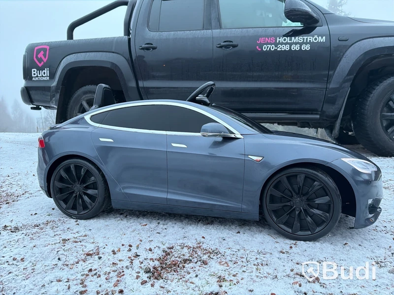 Tesla model S, elbil, barn upp till 8år, laddare