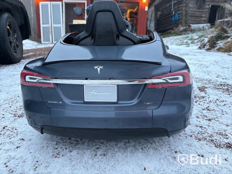 Tesla model S, elbil, barn upp till 8år, laddare