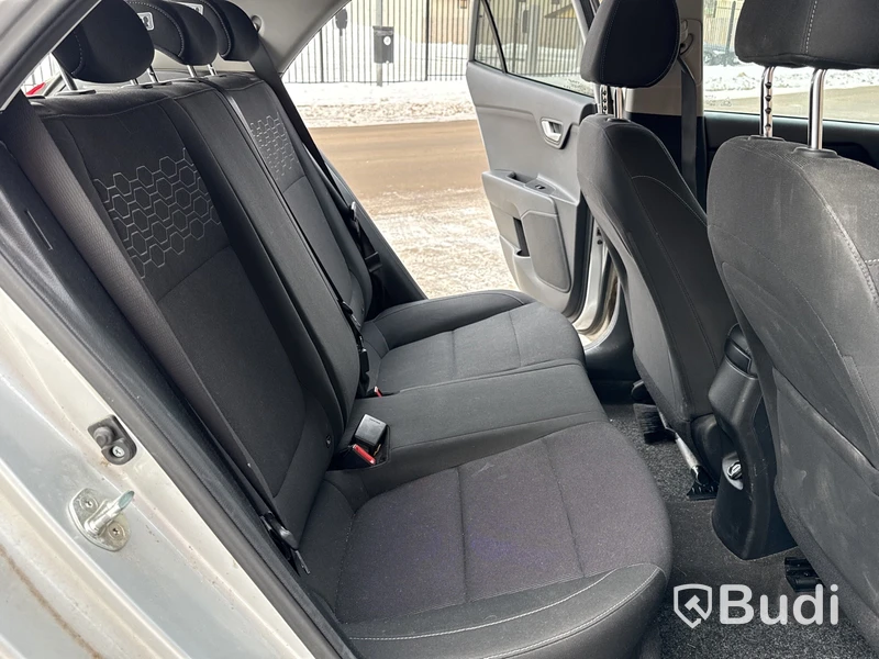 Kia Rio 1,4 | 11763 mil | Dubbelkommando | Automat | 2017