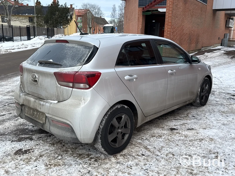 Kia Rio 1,4 | 11763 mil | Dubbelkommando | Automat | 2017