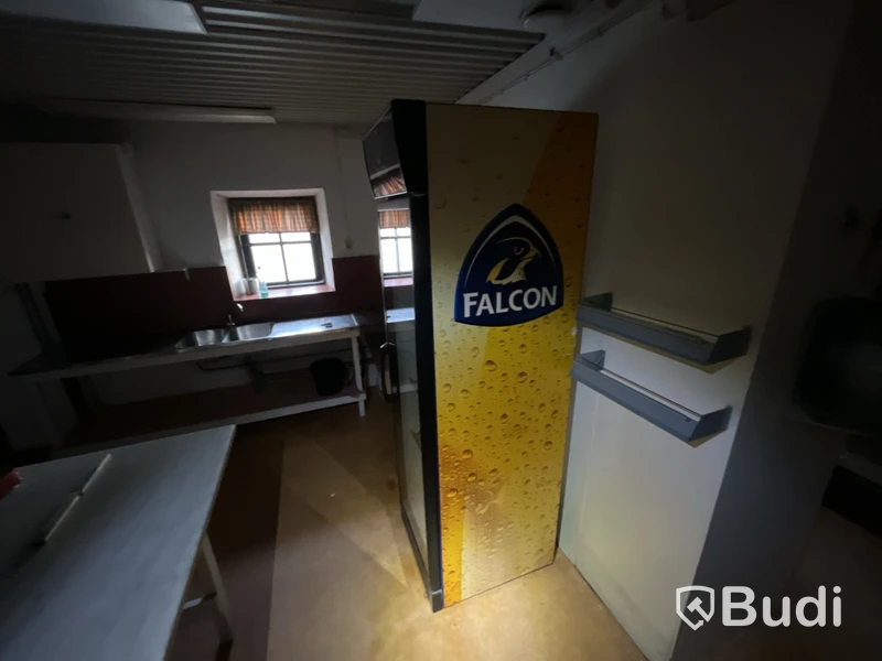 Dryckeskyl / ölkyl med glasdörrar – Falcon