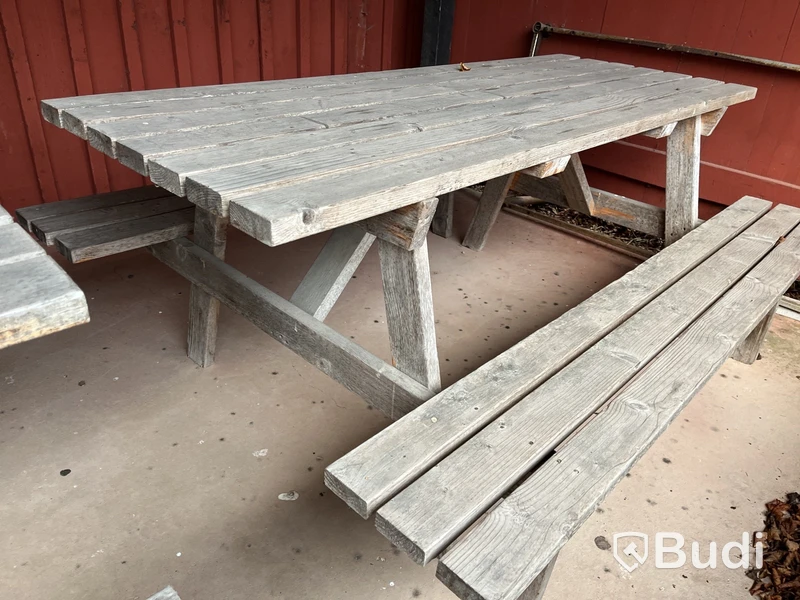 2 st stora träbord – från dansloge