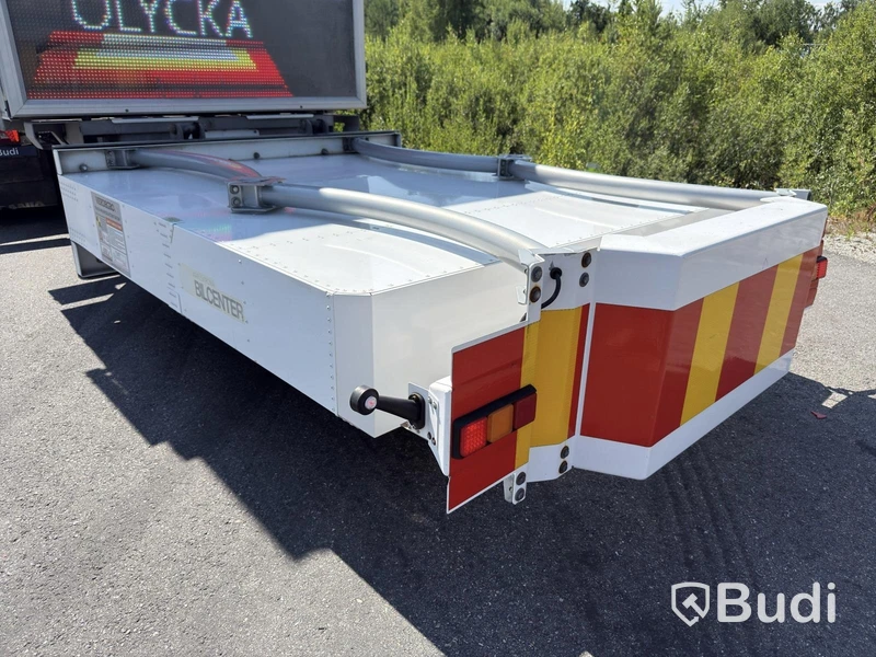 TMA flatbed | Hydraulic flatbed | MaxiSign and Verdegro TMA