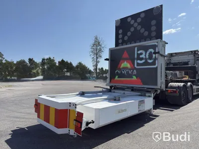 TMA flatbed | Hydraulic flatbed | MaxiSign and Verdegro TMA