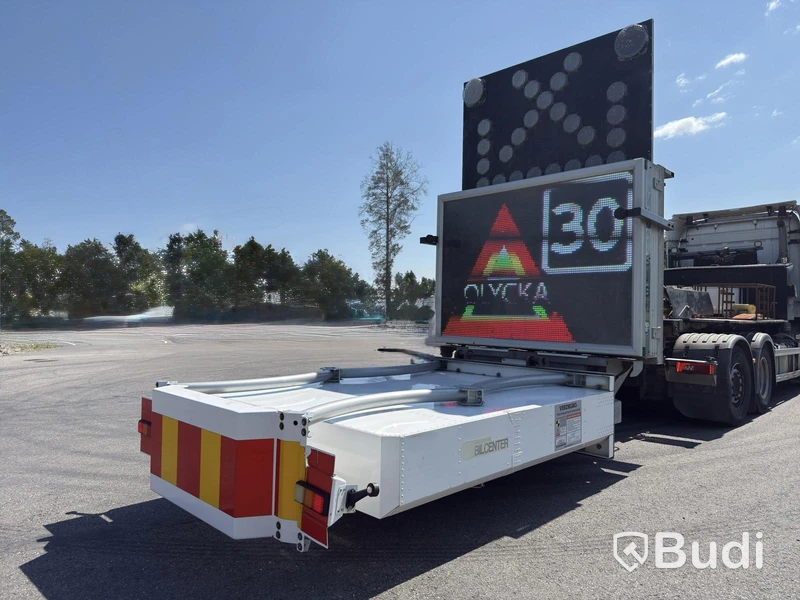 TMA flatbed | Hydraulic flatbed | MaxiSign and Verdegro TMA