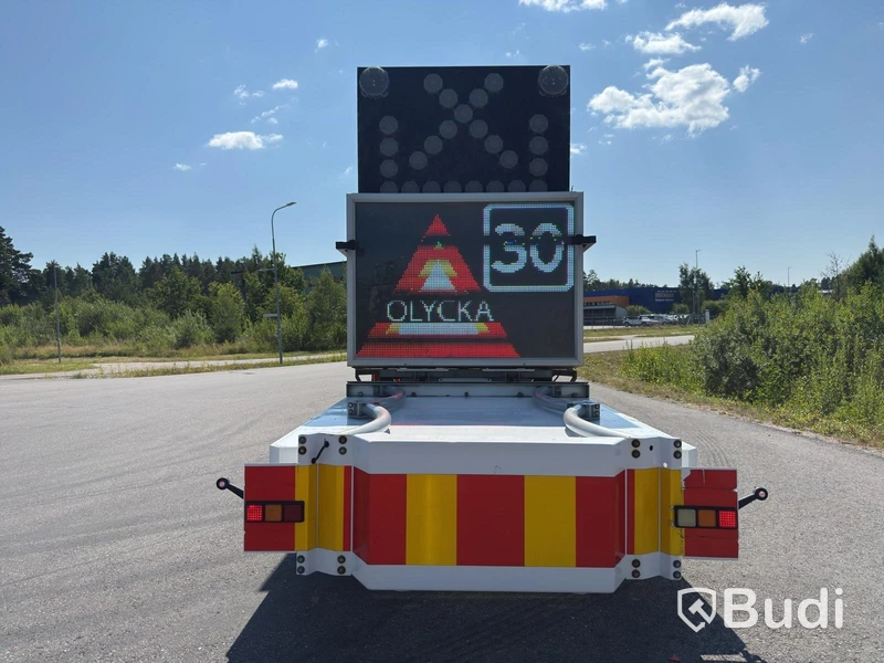 TMA flatbed | Hydraulic flatbed | MaxiSign and Verdegro TMA