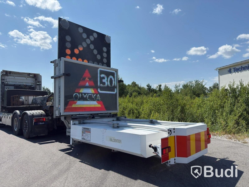 TMA flatbed | Hydraulic flatbed | MaxiSign and Verdegro TMA