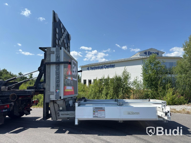 TMA flatbed | Hydraulic flatbed | MaxiSign and Verdegro TMA