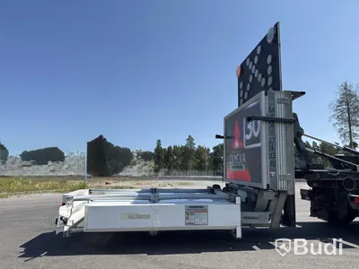 TMA flatbed | Hydraulic flatbed | MaxiSign and Verdegro TMA