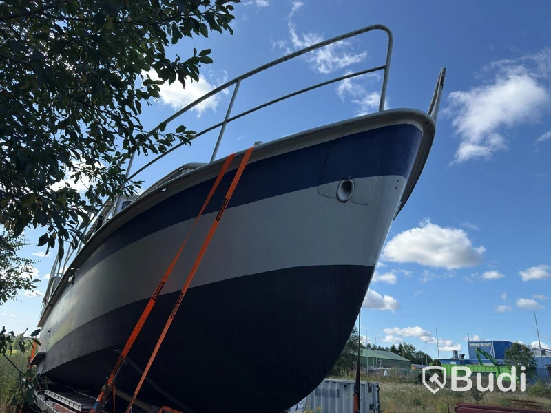 Pedro Kruiser motorboat with trailer