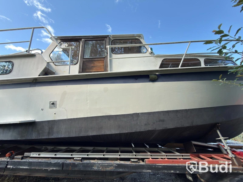 Pedro Kruiser motorboat with trailer