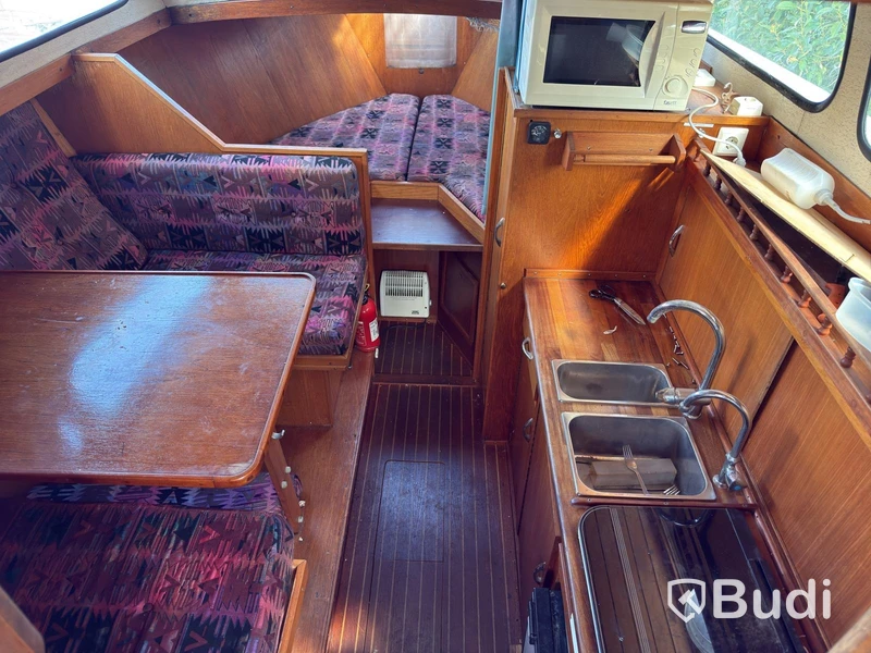 Pedro Kruiser motorboat with trailer