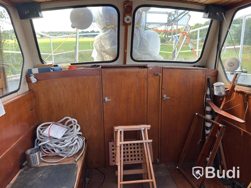 Pedro Kruiser motorboat with trailer