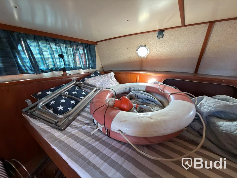 Pedro Kruiser motorboat with trailer