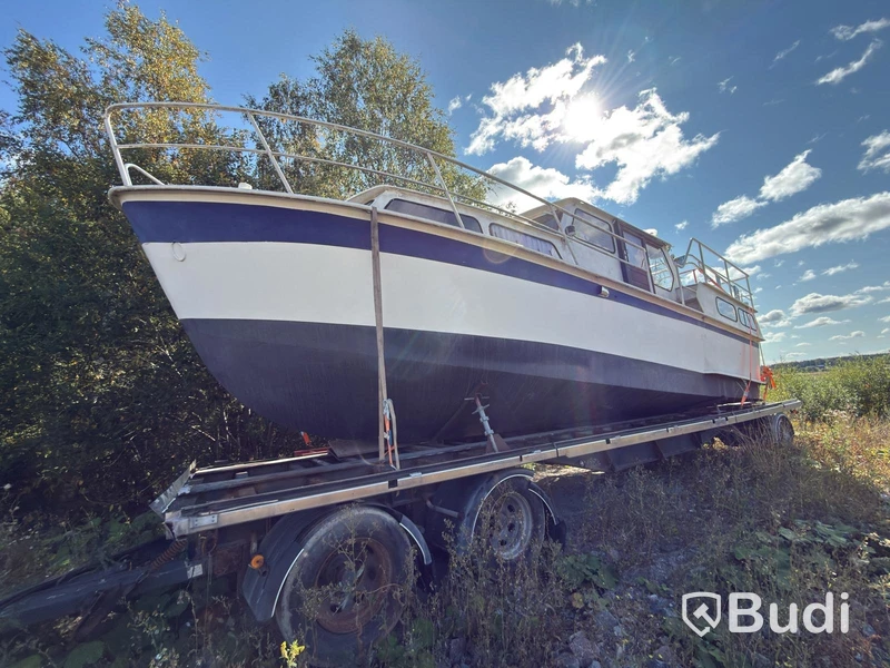 Pedro Kruiser motorboat with trailer