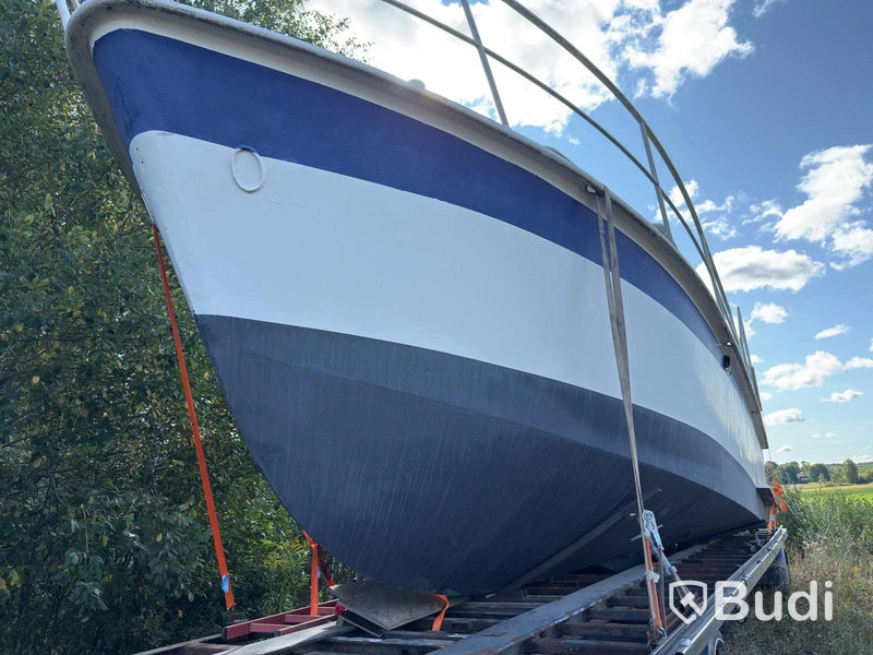 Pedro Kruiser motorboat with trailer