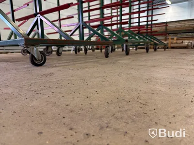 6 st grenställsvagnar – dubbelsidiga – på hjul