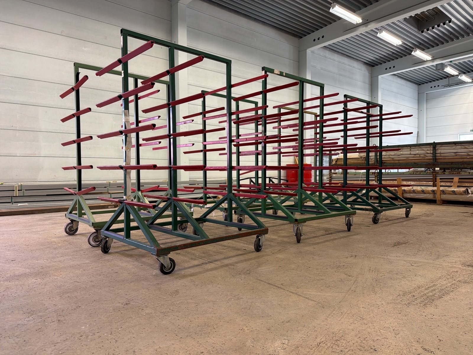 6 st grenställsvagnar – dubbelsidiga – på hjul