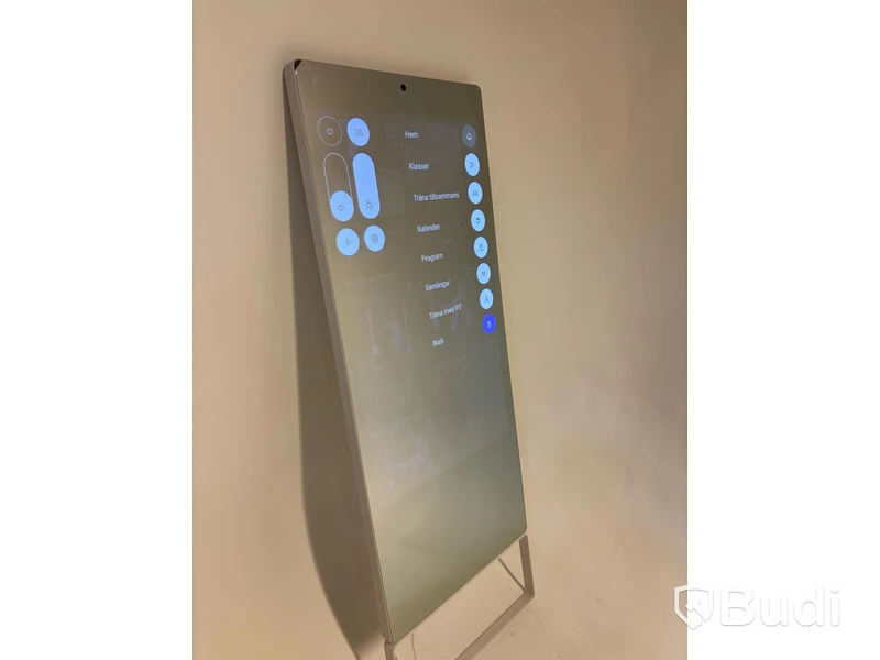(NEW) Fitness mirror - SATS members also get digital workout programs