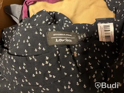 Pall med kläder och accessoarer