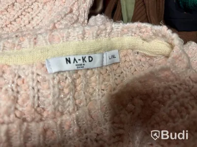 Pall med kläder och accessoarer