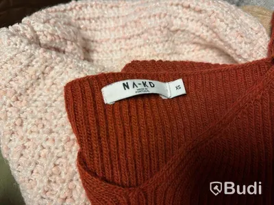 Pall med kläder och accessoarer