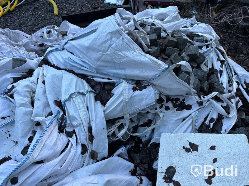 Gatsten olika storlekar parti i säckar