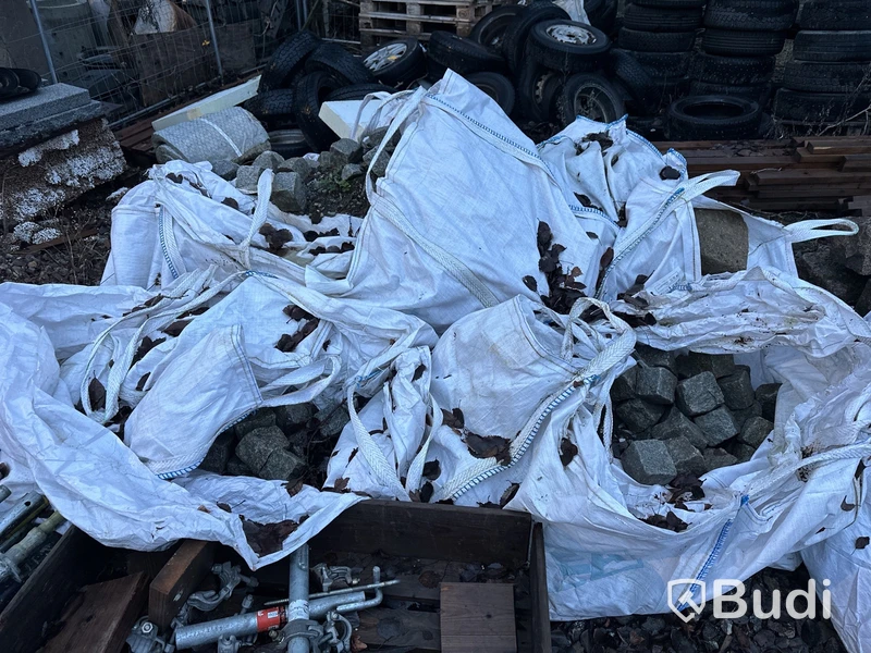 Gatsten olika storlekar parti i säckar