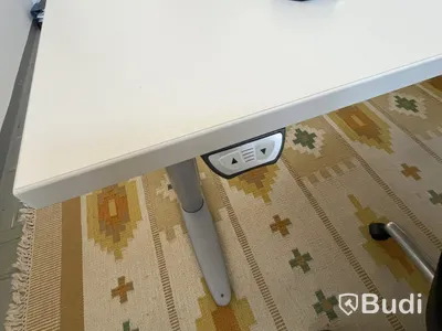 Skrivbord vitt höj sänkbart m kontorsstol