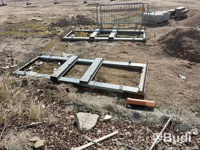 Staket/ skalskydd m fötter och några ställ