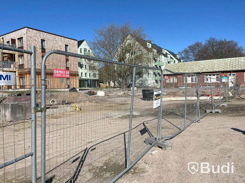 Staket/ skalskydd m fötter och några ställ