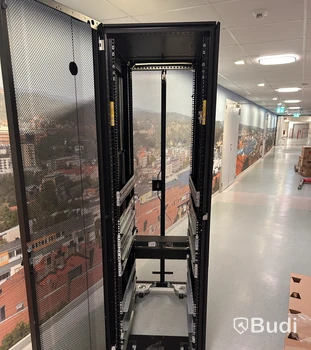 Serverskåp HP, med APC UPS-enheter