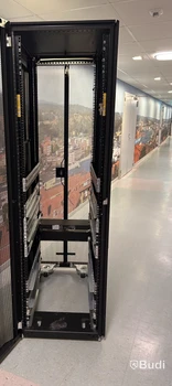 Serverskåp HP, med APC UPS-enheter