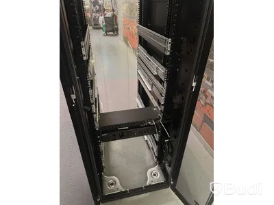 Serverskåp HP, med APC UPS-enheter