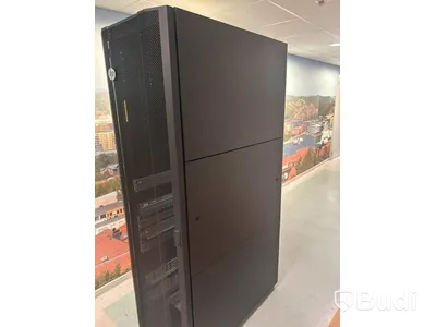 Serverskåp HP, med APC UPS-enheter
