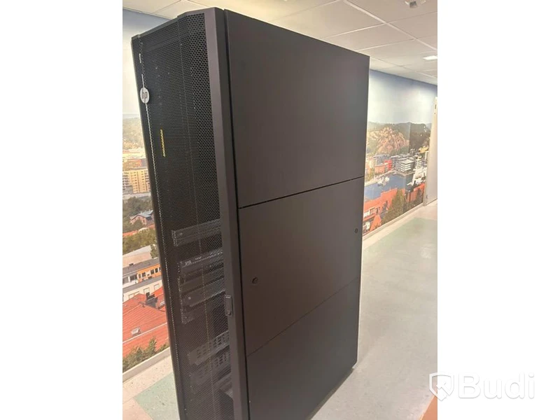 Serverskåp HP, med APC UPS-enheter