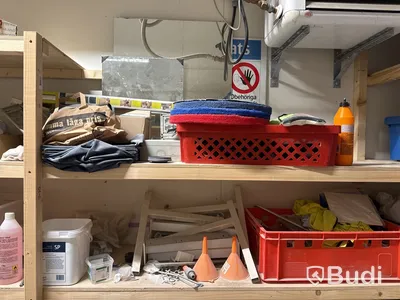Parti handverktyg, elverktyg, kem etc. | 7 hyllsektioner