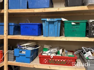 Parti handverktyg, elverktyg, kem etc. | 7 hyllsektioner