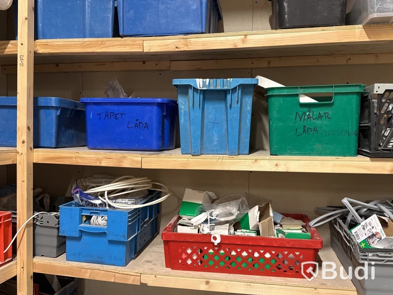 Parti handverktyg, elverktyg, kem etc. | 7 hyllsektioner