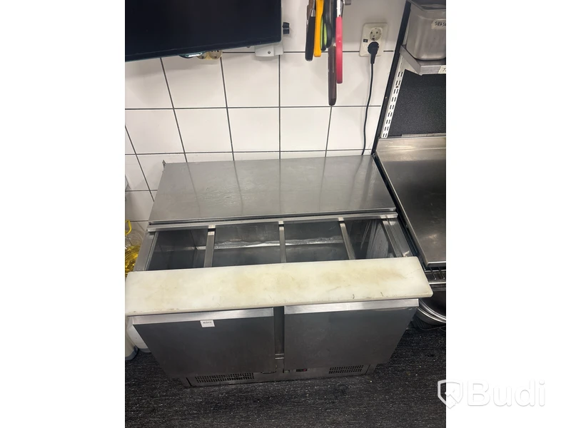 Kylbänk med plastkantiner. SweDan S900 STD