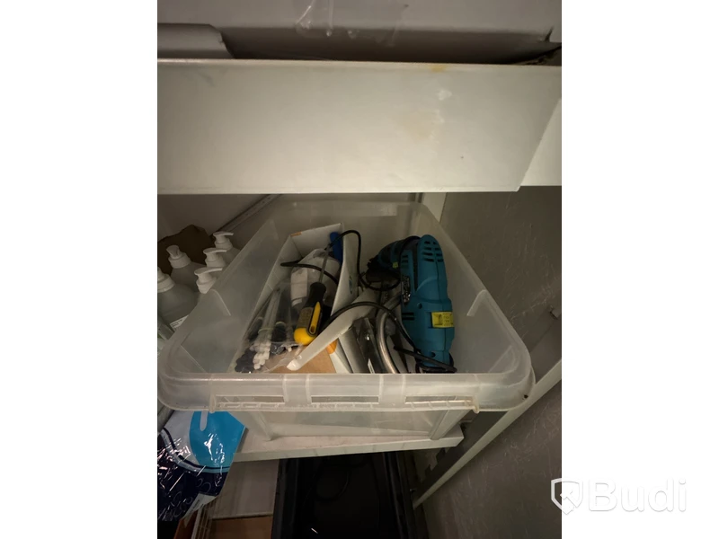 Hylla inkl. innehåll