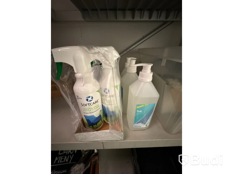 Hylla inkl. innehåll