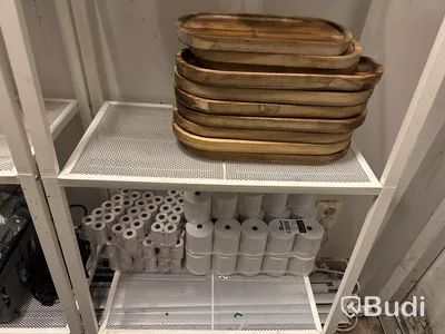 4 st. Hyllor inkl. innehåll