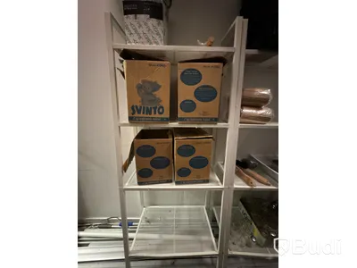 4 st. Hyllor inkl. innehåll