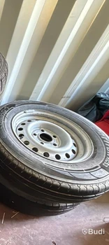 4 st. Friktionsdäck på aluminiumfälgar, kantstötta
