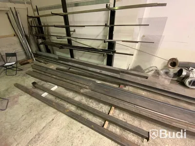 Materialställ med div balk och profilmatrial  samt plåt