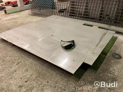 Materialställ med div balk och profilmatrial  samt plåt